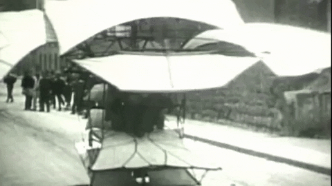 Espérons que ce n'était pas le premier avion qu'à acheté Roland Garros