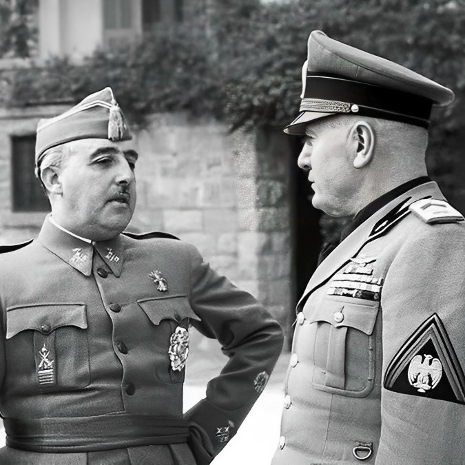 Franco s'entretient avec Mussolini.