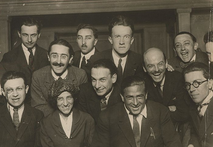 Photo du groupe dada avec Paul Eluard