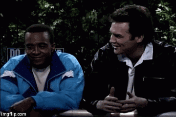 Deux amis avec l'un qui taquine l'autre : "ok, monsieur dictionnaire !"