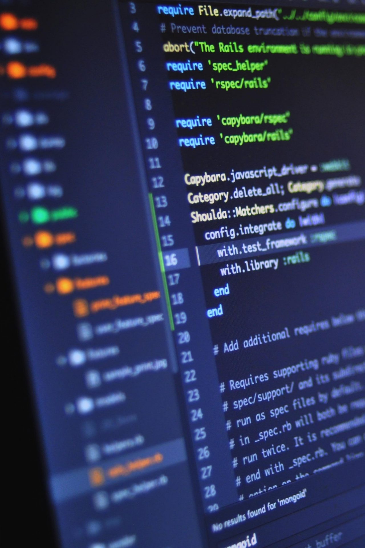 La programmation d'un logiciel sur ordinateur.