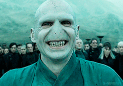 Voldemort rigole.