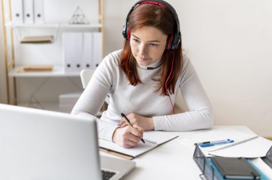 TOEIC Listening : techniques pour réussir les parties 3 et 4 