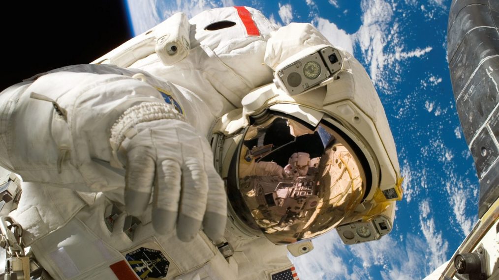 Astronaute : la tête dans les étoiles