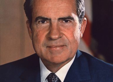 Richard Nixon : de la gloire à la déchéance 