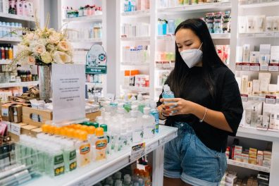 Découvre le métier de préparateur en pharmacie ! 