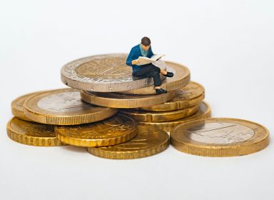 La théorie de la croissance endogène : quand l’économie devient une affaire qui roule  !
