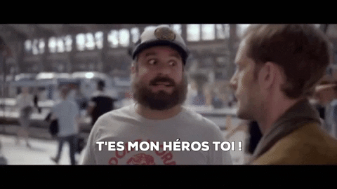 Un homme disant "T'es mon héros toi !"