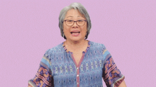 Dame qui dit "Check in"