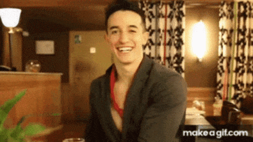 Tibo Inshape te tend une plante verte