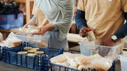 La véritable histoire des Restos du Cœur ️‍🩹