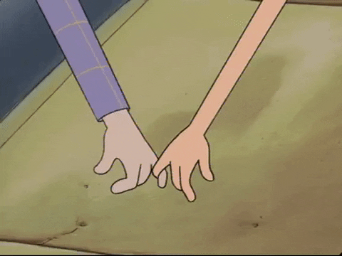 Se tenir par la main.