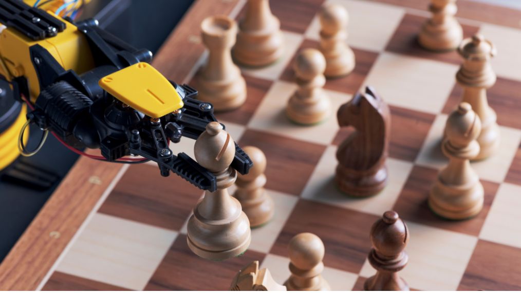 robot qui joue aux échecs