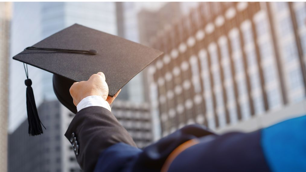 le graduation cap d'un étudiant