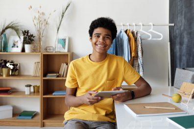 Comment installer un espace de travail efficace à la maison pour votre enfant ? 