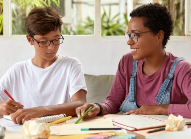 Instruction en famille : comment donner cours à la maison  ‍