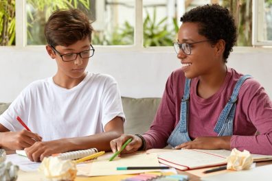 Instruction en famille : comment donner cours à la maison  ‍