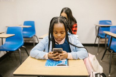 Comment prévenir le cyberharcèlement chez vos enfants 