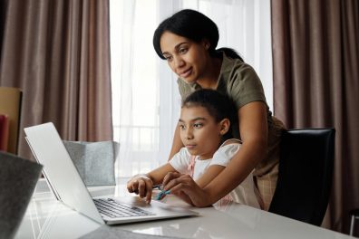 École à la maison : comment passer de parent à enseignant ?​ ‍