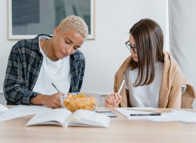 Comment aider CONCRÈTEMENT votre ado à trouver un stage ? 