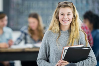 Les filles réussissent mieux que les garçons à l’école : vrai ou faux ? ‍