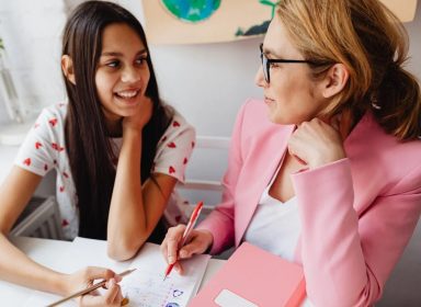 Comment aider mon ado à réviser efficacement ? ⏳