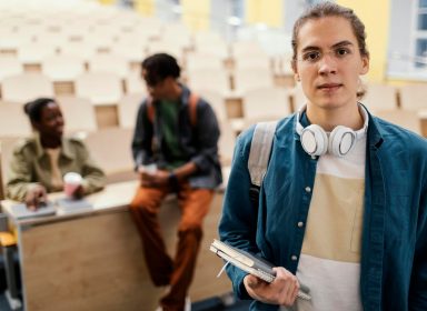 Quelles écoles ou formations mon ado peut-il faire sans le bac ?  ‍