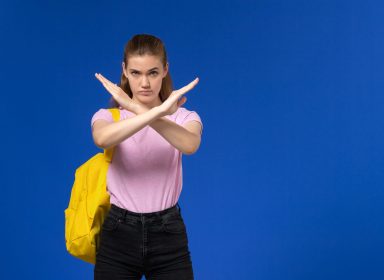 Votre enfant arrête l’école : comment réagir ? 