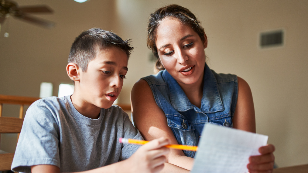 Quel est l’âge idéal pour que votre enfant commence à faire ses devoirs seul ? 