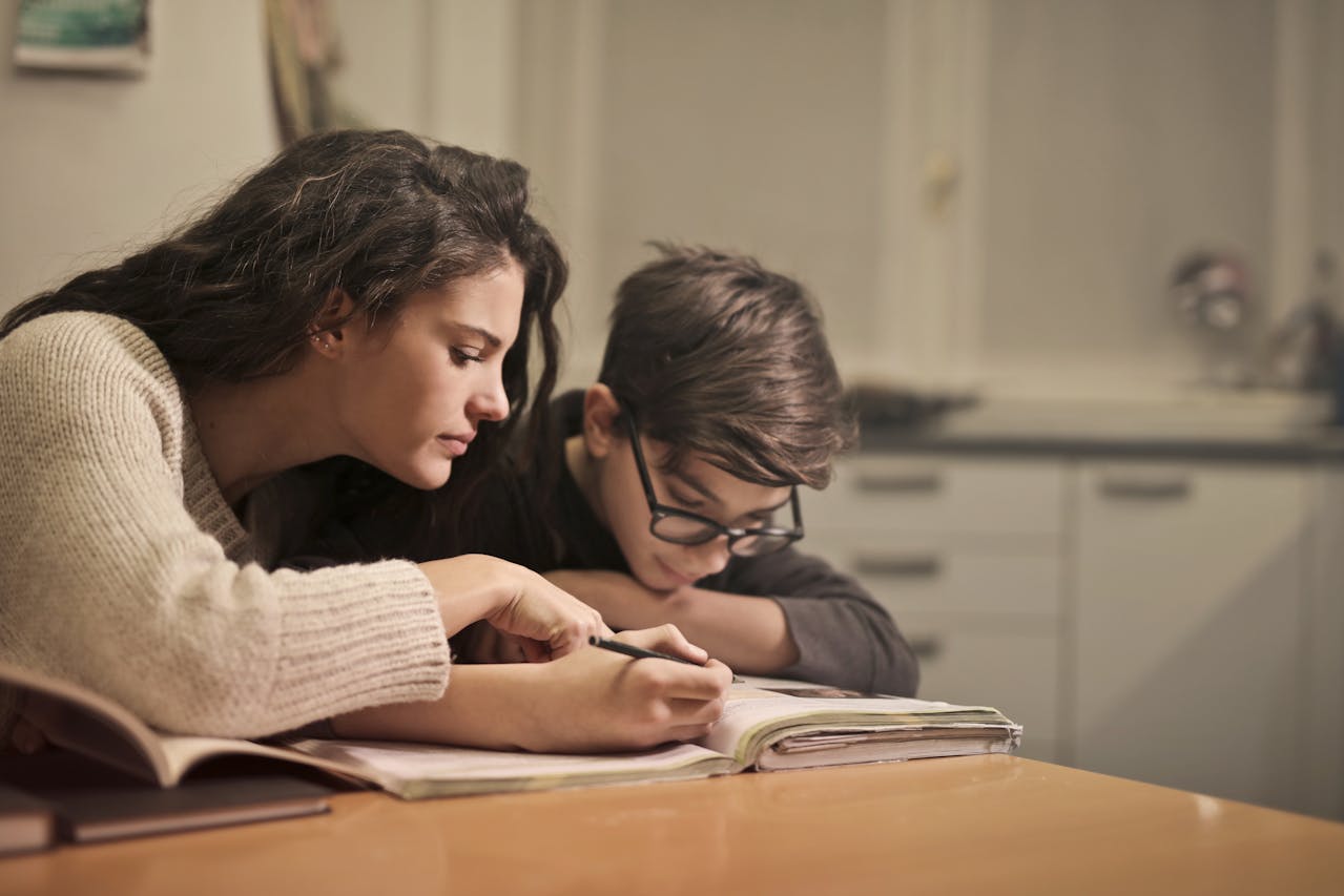 Comment aider son ado à mettre en place une routine d’apprentissage ?