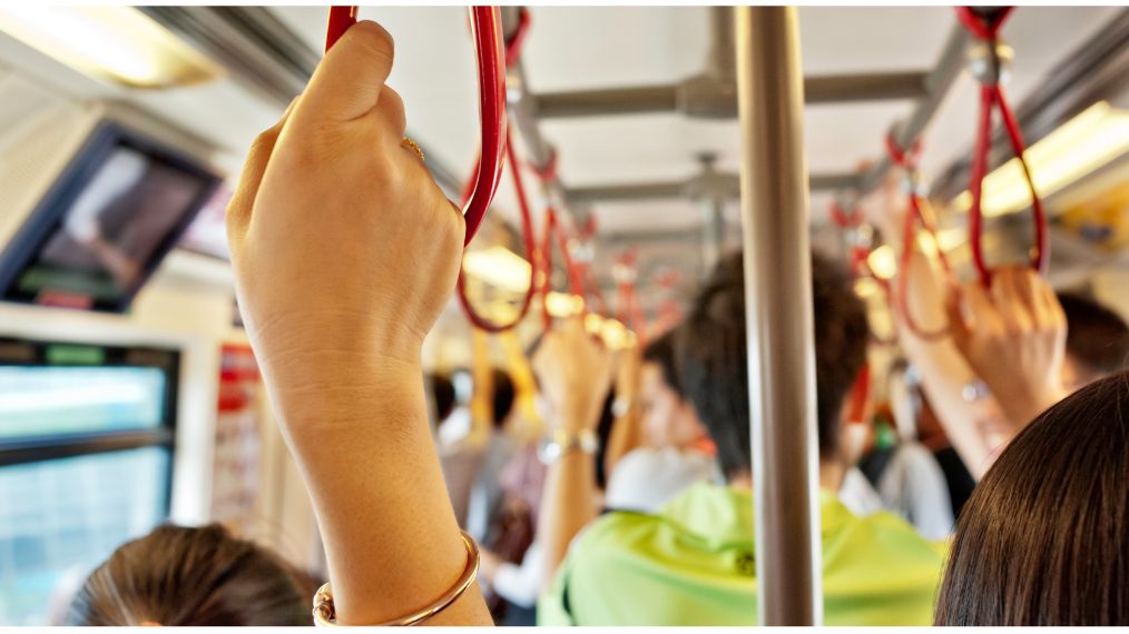 personnes dans un bus