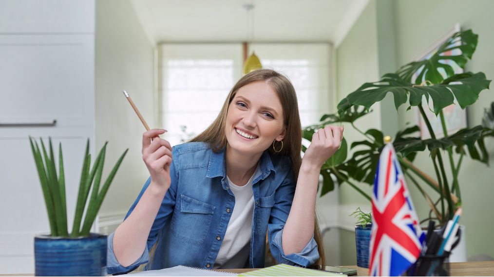 étudiante avec drapeau anglais