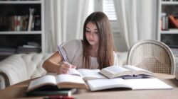 Mon enfant a des difficultés scolaires : comment identifier le vrai problème ?